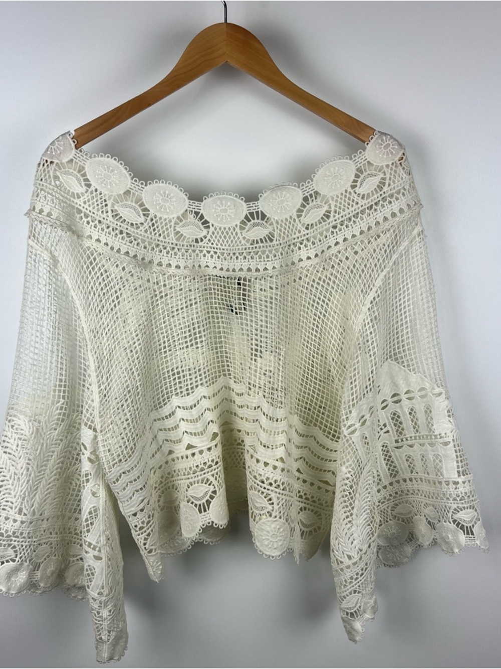FARM Rio Morada Boa Guipure Blouse Crochet Coastal Resort Off White Size L - Picture 9 of 13